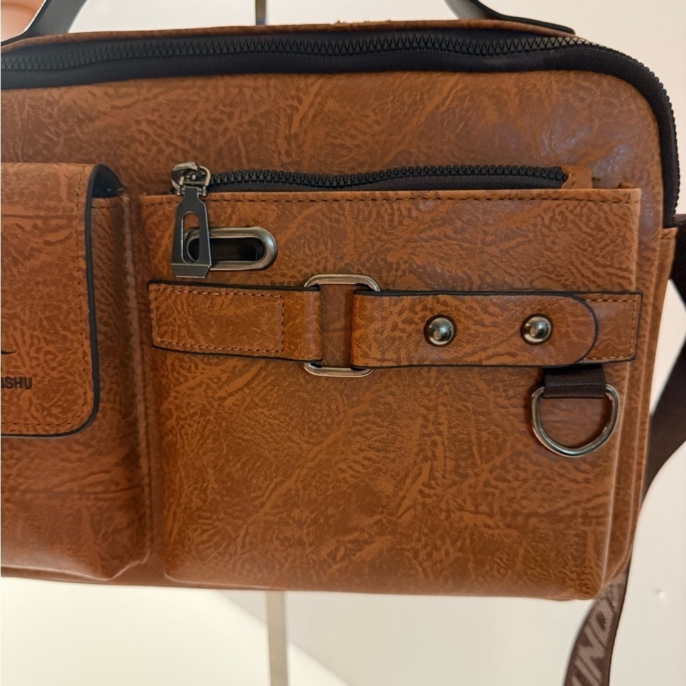 Houcundaishu Vegan Brown Leather Men’s Messenger Crossbody Bag Adjustable - Picture 2 of 9